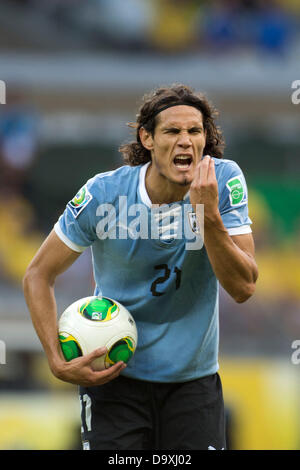 Belo Horizonte, Brazil. Edinson Cavani (URU), JUNE 26, 2013 - Football / Soccer : Edinson Cavani of Uruguay protests to the referee during the FIFA Confederations Cup Brazil 2013 Semifinal match between Brazil 2-1 Uruguay at Estadio Mineirao in Belo Horizonte, Brazil. (Photo by Maurizio Borsari/AFLO) Credit:  Aflo Co. Ltd./Alamy Live News Stock Photo