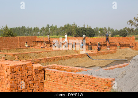 India, Uttar Pradesh, Aligarh, men building brick wall Stock Photo