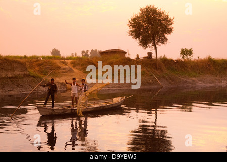 India, Uttar Pradesh, Aligarh men fishing from wooden boat Stock Photo