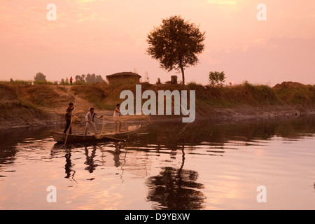 India, Uttar Pradesh, Aligarh men fishing from wooden boat Stock Photo