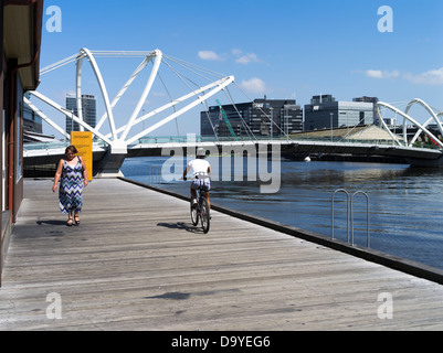 dh Yarra River promenade MELBOURNE AUSTRALIA Boatbuilders yard cyclist Seafarers bridge bike ride cycling cycle in Stock Photo