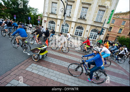 Warsaw, Poland - June 28th, 2013 - Hundreds of bicycle fans gathered on the Castle Square in the Old Town of Warsaw and lead by the Ambassador of Denmark - Steen Hommel - who even tried to make a speech in Polish, rode a 27-kilometer-route through the town.This was one in a series of similar events in the capital city of Poland. Credit:  Henryk Kotowski/Alamy Live News Stock Photo