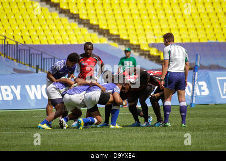 Moscow, Russia. 29th June 2013. Samoa v Kenya scrum during the Rugby World Cup 7s at Luzniki Stadium in Moscow, Russia. Kenya went on to win the match 17 - 12. Credit: Elsie Kibue / Alamy Live News Stock Photo