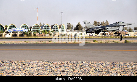 157th Expeditionary Fighter Squadron - Lockheed F-16C Block 52P Fighting Falcon 92-3922 Stock Photo