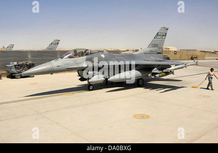 157th Expeditionary Fighter Squadron Lockheed F-16C Block 52P Fighting Falcon 92-3899 Stock Photo