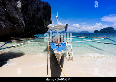 Lonely boat at beautiful beach, El Nido, Philippines Stock Photo