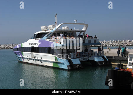 March 14, 2006 - Robben Island, SOUTH AFRICA - President Obama and family visited Robben Island during their current trip to South Africa. (File Photo 3/24/2006) Robben Island, SOUTH AFRICA; Pictured is a boat that takes the tourists to Robben Island from Capetown. During apartheid Former South African President Nelson Mandela was incarcerated for 18 of his 27 years behind bars at Robbin Island as prisoner number 46664. For nearly 400 years, Robben Island, 12 kilometres from Cape Town, was a place of banishment, exile, isolation and imprisonment. Having served as a penal settlement, leper colo Stock Photo