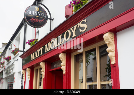 Exterior of Matt Molloy's pub / music bar in Westport County Mayo Eire Republic of Ireland Stock Photo