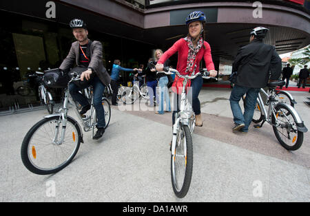 Karlovy Vary, Czech Republic. 30th June 2013. Hunderts of bycicles are rented daily at the 48th Karlovy Vary International Film Festival . (CTK Photo/Vit Simanek) Credit:  CTK/Alamy Live News Stock Photo