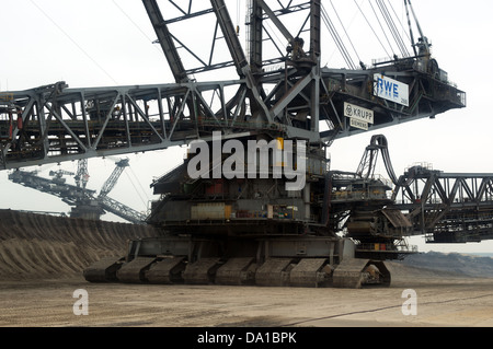 Excavator mining lignite at the Tagebau Garzweiler (surface mine) North Rhine-Westphalia, Germany. Stock Photo