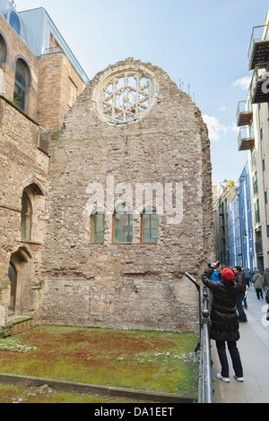 The ruins of the Great Hall of Winchester Palace,London, England Stock Photo