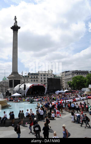 London, UK. 1st July 2013. Trafalgar Square, London, England hosting Canada Day International, July 1st 2013. Credit:  Jamie Gray/Alamy Live News Stock Photo