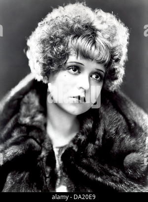 CLARA BOW (1905-1965) US silent film actress about 1932 Stock Photo - Alamy