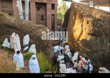 Pilgrims with the traditional white shawl attending a ceremony at the Bete Medhane Alem Church, Lalibela, Ethiopia Stock Photo