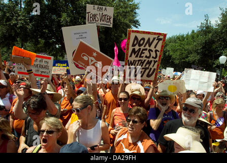 Austin, Texas, USA. 1st July 2013.  Thousands on both sides of the abortion debate, arrive at the Texas Capitol on first day of the second called special session of the Texas Legislature. Senate bill #5 did not pass on last day of first called special session after an 11+ hour filibuster by Texas State Senator Wendy Davis D-Ft. Worth. Credit:  Bob Daemmrich/Alamy Live News