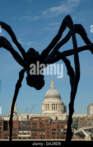 'Maman' by Louise Bourgeois, exhibited at the Tate Modern, London in 2007 Stock Photo
