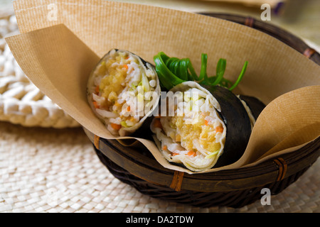 Closeup of a Malaysia popiah fresh spring roll filling with turnip, Jicama, bean sprouts, grated carrots, tofu and chopped peanuts. Popiah fresh spring roll . Stock Photo