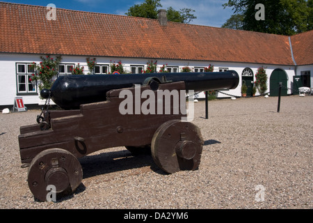 Europe, Germany, Schleswig Holstein, Glücksburg Castle Gluecksburg, cannon in the courtyard Stock Photo