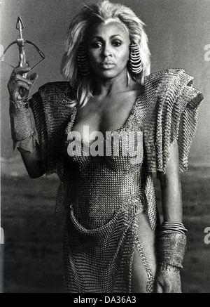 MAD MAX BEYOND THE THUNDERDROME 1985 Warner Bros film with Tina Turner as  Aunty Entity Stock Photo