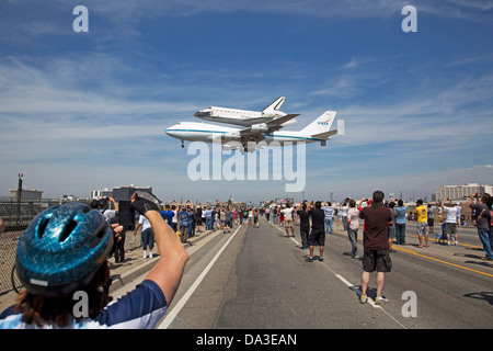 Space Shuttle Endeavour atop Shuttle Carrier Aircraft SCA lands at Los Angeles International Airport Stock Photo