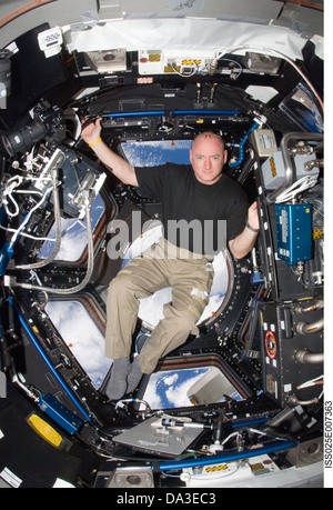 Space NASA International Space Station Astronaut Commander Scott Kelly, Expedition 25 flight engineer in the Cupola Stock Photo