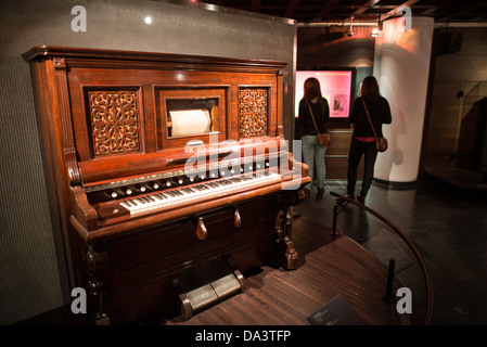 BRUSSELS, Belgium — A harmonium built by the Aeolian Organ and Music Co. in New York around 1890, on display at the Musical Instrument Museum in Brussels. This 19th-century reed organ exemplifies American craftsmanship in musical instrument manufacturing. Stock Photo