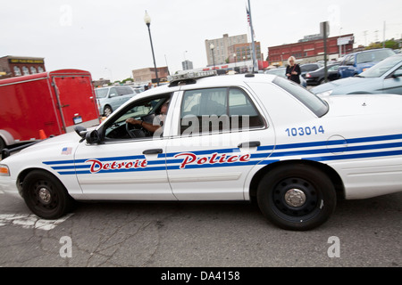 Detroit, Michigan - A Detroit police car in front of the Detroit Public ...