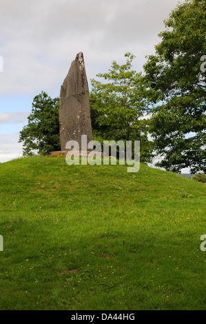 Memorial stone to Prince Llywelyn ap Gruffydd last native prince of Wales who was killed nearby in 1282 Cilmeri Wales UK GB Stock Photo