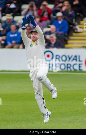 Worcester, UK. 3rd July 2013. Australia's Brad Haddin catches the ball during day two of the pre Ashes warm up game between Australia and Worcestershire at New Road Ground on July 03, 2013 in Worcester, England. (Photo by Mitchell Gunn/ESPA/Alamy Live News) Stock Photo