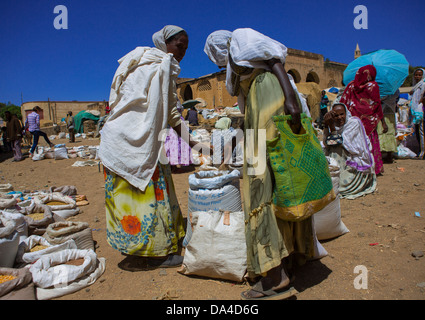 Women In The Market Place, Mendefera, Eritrea Stock Photo