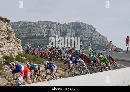 Marseille, France. 03rd July, 2013. The Peloton descend the Col de la Gineste during stage 5 of the Tour De France Cagnes-sur-Mer to Marseille. Credit:  Action Plus Sports/Alamy Live News Stock Photo