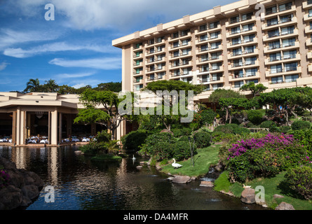 Restaurant, pond and lush grounds where birds roam at the Hyatt Regency Maui Resort and Spa in Kaanapali Stock Photo