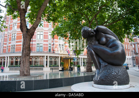 Female sculpture in front of Connaught Hotel, Carlos Place, Mayfair, London W1, UK Stock Photo