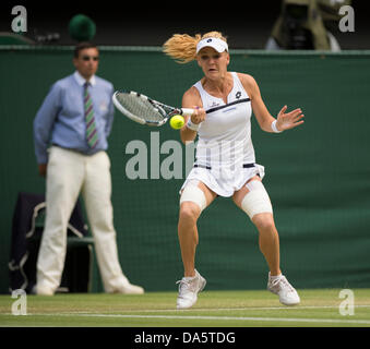 Wimbledon, London, UK. 4th July, 2013. The Wimbledon Tennis Championships 2013 held at The All England Lawn Tennis and Croquet Club, London, England, UK. Marion Bartoli (FRA) [15] def. Kirsten Flipkens (BEL) [20] (wearing sunglasses). Credit:  Duncan Grove/Alamy Live News Stock Photo