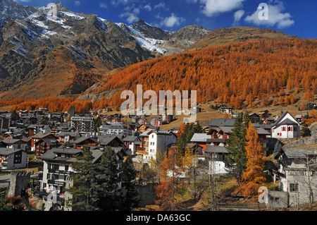 The charming swiss resort of Saas Fee in the Swiss Alps, famous for its all year skiing, its 13 4000m summits and its sunny clim Stock Photo