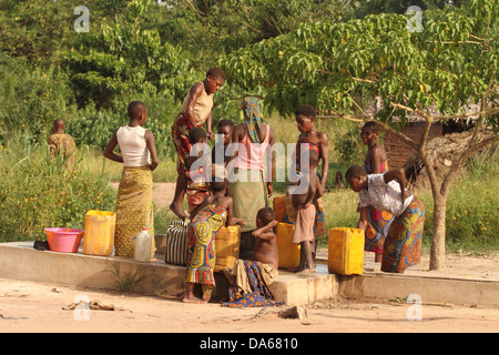 ethnic, minority, indigenous, person, people, pygmies, pygmy, Baka pygmies, well, Sangha, Dzanga Sangha, Bayanga, Congo Basin, r Stock Photo
