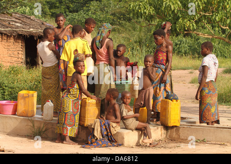 ethnic, minority, indigenous, person, pygmies, pygmy, Baka pygmies, well, Sangha, Dzanga Sangha, Bayanga, Congo Basin, rainfores Stock Photo