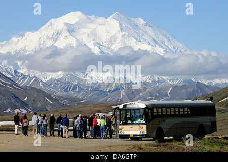 The Wilderness Tour Bus of the Denali National Park and Preserve is stopping at the Stony Hill observation point with views of Stock Photo