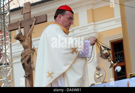 Prague, Czech Republic. 5th July, 2013. Papal legate and Archbishop of Zagreb Josip Bozanic, center, serves a traditional Holy Mass attended by thousands of pilgrims celebrating the 1150th anniversary of the arrival of Cyril and Methodius, Christian missionaries from the 9th century, during the Days of Good Will People in Velehrad, some 250 kilometers south-east of Prague, Czech Republic, on Saturday, July 5, 2013. Credit:  Zdenek Nemec/17�Թ����� Live News/CTK Photo/17�Թ����� Live News Stock Photo