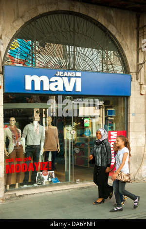 Mavi jeans hi-res stock photography and images - Alamy