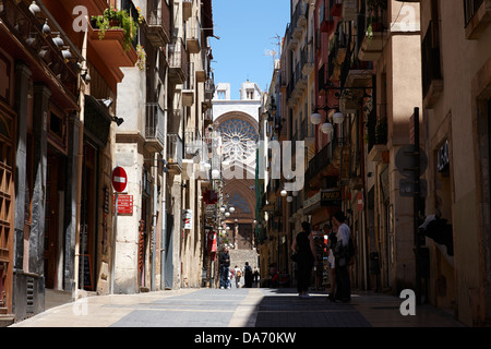 narrow old town streets leading up to tarragona cathedral catalonia spain Stock Photo