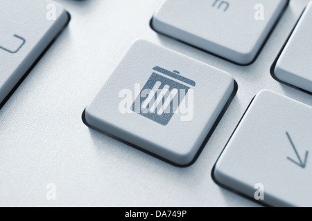 Computer button on a keyboard with recycle bin icon symbol Stock Photo