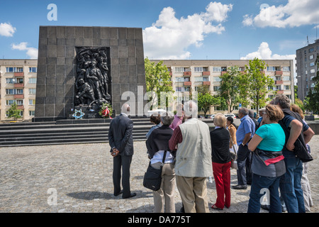 Visitors at Ghetto Heroes Monument, in front of POLIN Museum of the History of Polish Jews, Warsaw, Poland Stock Photo