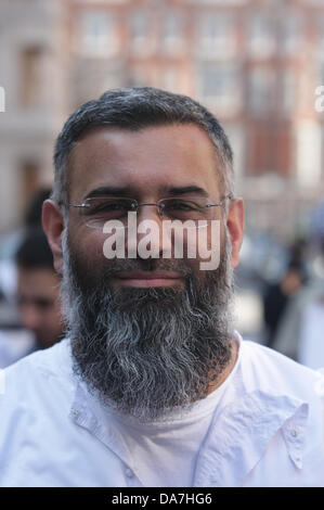 London, UK. 06th July, 2013. Anjem Choudary demanding shariah law for Egypt outside the Egyptian embassy in London. © martyn wheatley/Alamy Live News Credit:  martyn wheatley/Alamy Live News Stock Photo