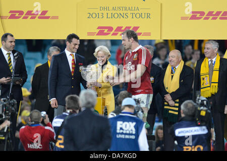 06.07.2013. ANZ Stadium, Sydney, Australia. Sam Warburton and Alun Wyn Jones are presented with the Tim Richards trophy after the Australia 2013 Lions Tour between the British &amp; Irish Lions and Australia at the ANZ Stadium. The Lions won 41-16 and the series. Stock Photo
