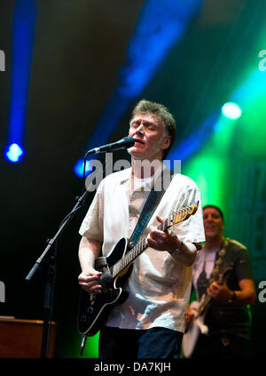 British singer and musician Steve Winwood performs during the 20th Jazzopen at the Schlossplatz in Stuttgart, Germany, 05 July 2013. With the concert in Stuttgart Winwood starts his Europe tour in Germany. Photo: DANIEL BOCKWOLDT Stock Photo
