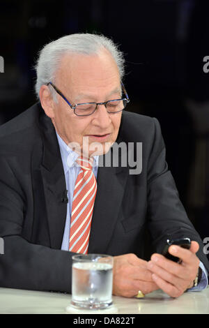 US journalist and foreign correspondent, Don Jordan, talkes part in the televised talkshow on 'Maybrit Illner' on public television network ZDF in Berlin, Germany, 4 July 2013. Photo: Karlheinz Schindler Stock Photo