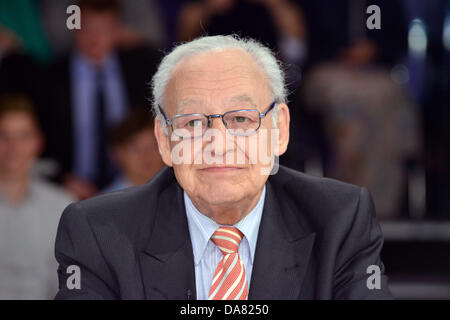 US journalist and foreign correspondent, Don Jordan, talkes part in the televised talkshow on 'Maybrit Illner' on public television network ZDF in Berlin, Germany, 4 July 2013. Photo: Karlheinz Schindler Stock Photo