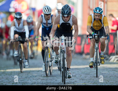 Frankfurt, Germany. 07th July, 2013. the Ironman sports competition in Frankfurt, Germany. 7th July, 2013. More than 2.600 participants take part in the Ironman sports competition in Frankfurt, Germany, 7 July 2013. Particiaptns from 55 countries are competing on a race course which includes 3.8 kilometres of swimming, 180 kilometres of cycling and 42.195 kilometres of running.  Credit:  dpa picture alliance/Alamy Live News Stock Photo