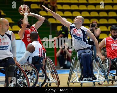 Frankfurt Main, Germany. 07th July, 2013. Britain's Ghazian Choudhry (R) and Turkey's Ferit Guemues vie for the ball during the final of the European wheelchair basketball Championship between Great Britain and Turkey in Frankfurt Main, Germany, 07 July 2013. Photo: ROLAND HOLSCHNEIDER/dpa/Alamy Live News Stock Photo